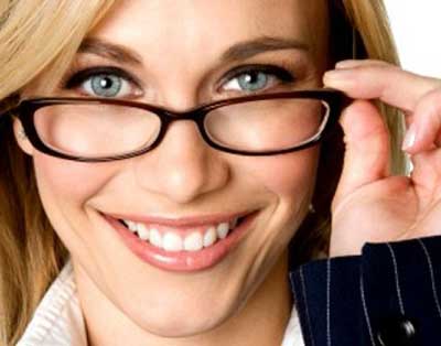 mulheres de óculos de grau