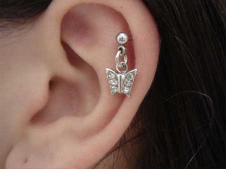 Piercing na Orelha 7 com pingente de borboleta
