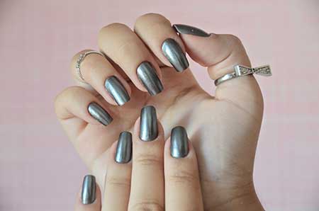 unhas pratas cor cinza